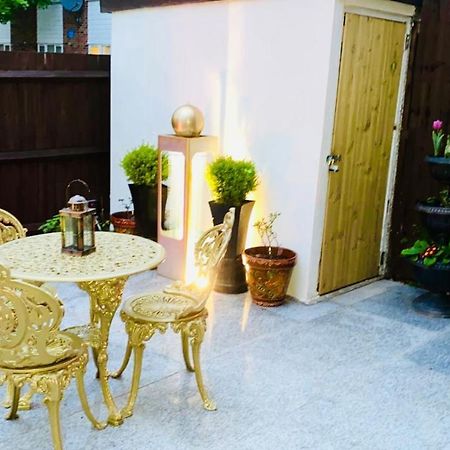 Modern Cosy Room With Private Bathroom Harrow Ngoại thất bức ảnh