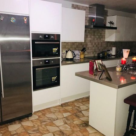 Modern Cosy Room With Private Bathroom Harrow Ngoại thất bức ảnh