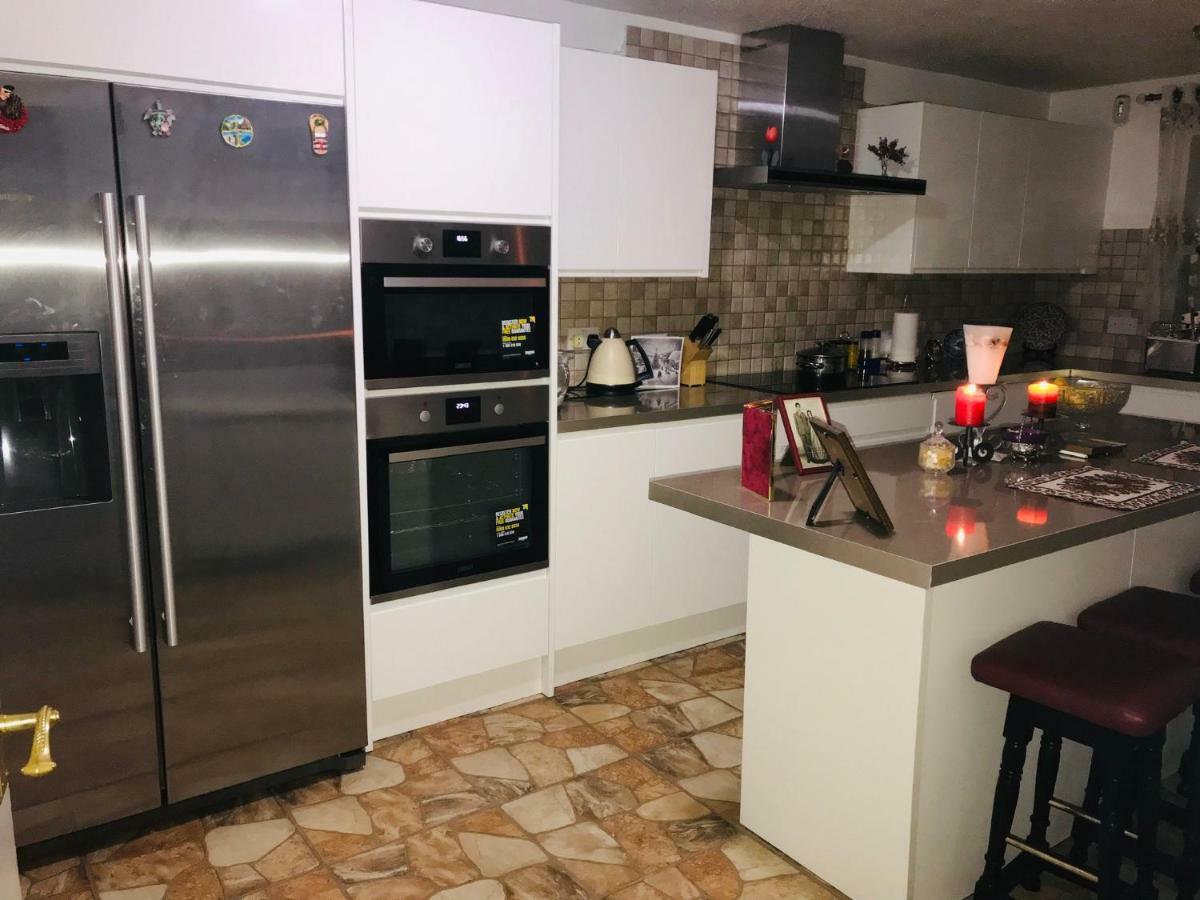 Modern Cosy Room With Private Bathroom Harrow Ngoại thất bức ảnh